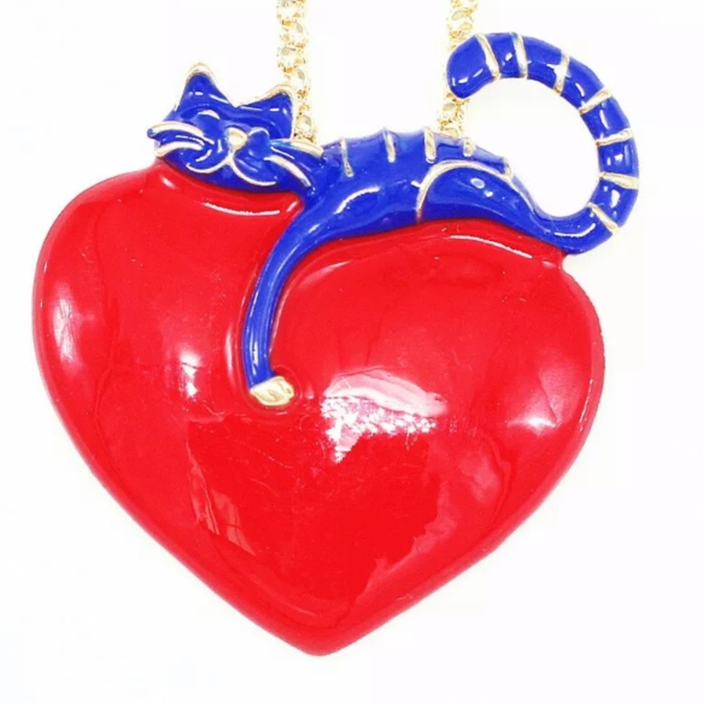 NWT CAT HEART NECKLACE